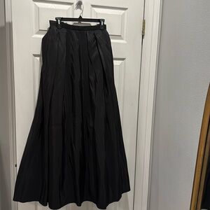 Alex women evening skirt with pockets.